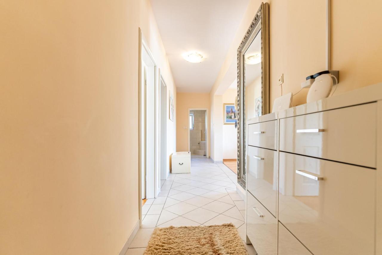 Apartment Luno Kaštela Esterno foto